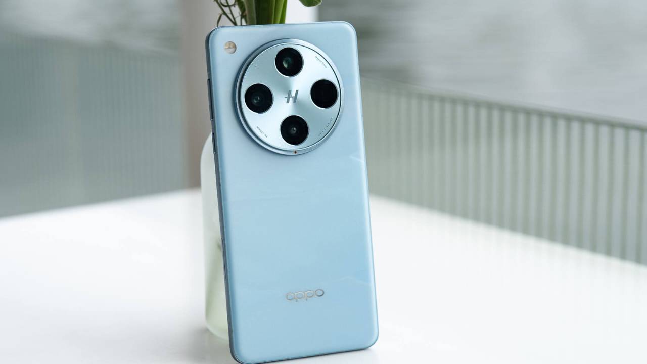 Battery, Charging और Extra Features