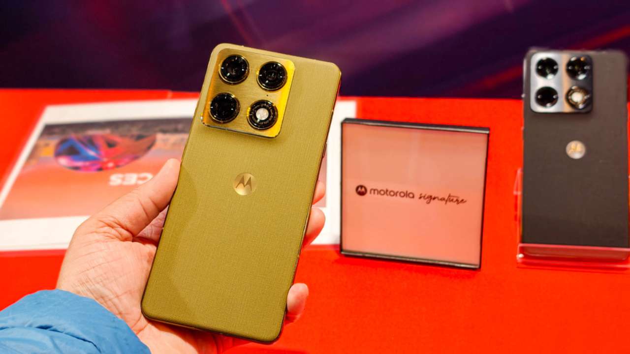 Motorola Signature 2026 –
